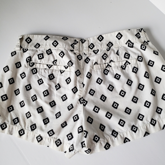 Old Navy shorts size 2 - Picture 2 of 8